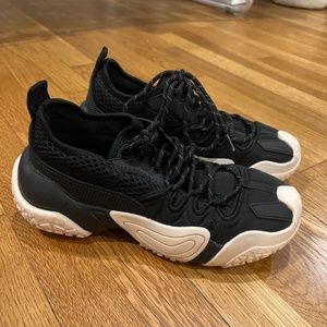 Lifestyle sneakers with lugsole